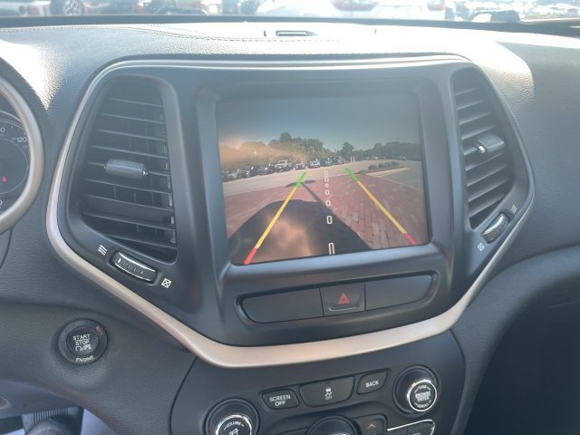 Used 2016 Jeep Cherokee Limited FWD image 21