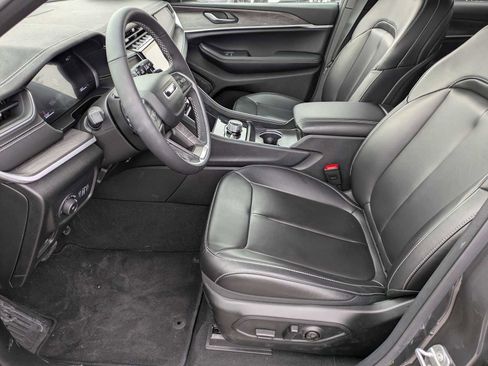 Used 2025 Jeep Grand Cherokee Limited image 14