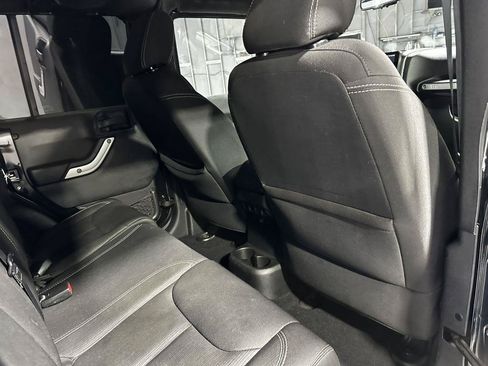 Used 2014 Jeep Wrangler Unlimited Rubicon w/ Connectivity Group AWD/4WD image 44