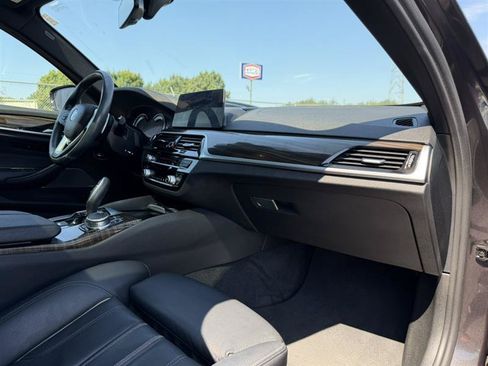 Used 2018 BMW 540i xDrive AWD/4WD image 25