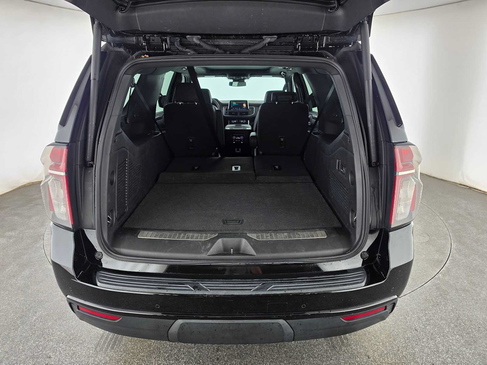 Used 2023 Chevrolet Suburban Z71 w/ Luxury Package AWD/4WD image 16