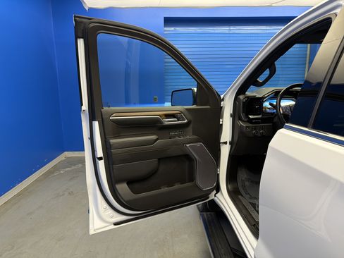 Used 2023 Chevrolet Silverado 1500 High Country w/ High Country Premium Package image 10