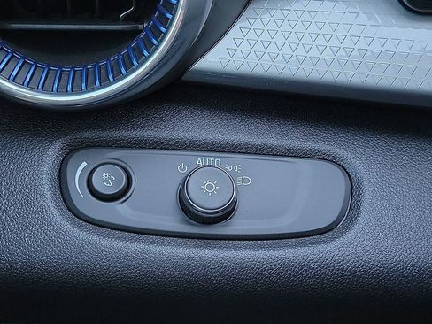 Used 2025 Chevrolet Trax LT image 20