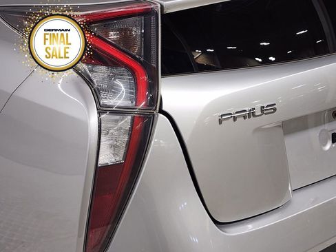 Used 2018 Toyota Prius Two image 13