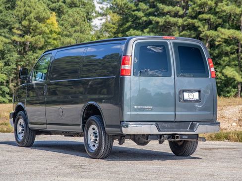 Used 2014 Chevrolet Express 2500 image 7
