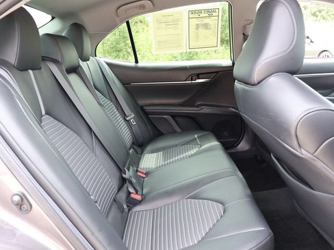 Used 2021 Toyota Camry SE FWD image 12