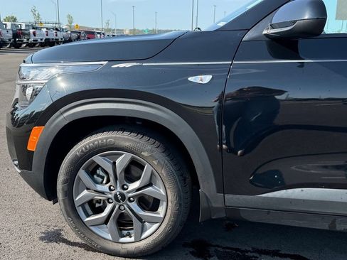 Used 2024 Kia Seltos LX AWD/4WD image 30