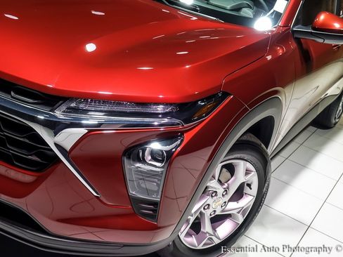 Used 2025 Chevrolet Trax LS w/ LS Convenience Package image 8