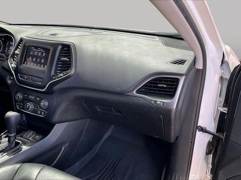 Used 2020 Jeep Cherokee Latitude Plus FWD image 17