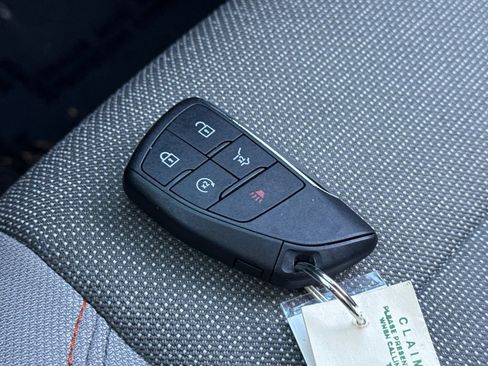 Used 2025 Chevrolet Traverse LT image 35