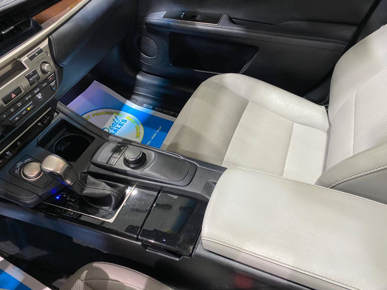 Used 2017 Lexus ES 350 w/ Premium Package FWD image 22
