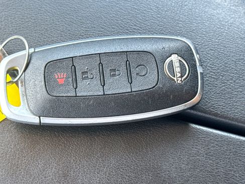 Used 2023 Nissan Rogue SV FWD image 28