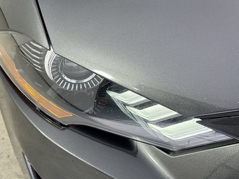 Used 2018 Ford Mustang Coupe RWD image 35