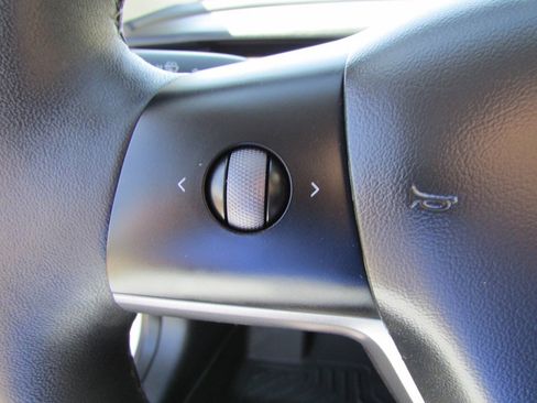 Used 2023 Tesla Model 3 Standard Range RWD image 27