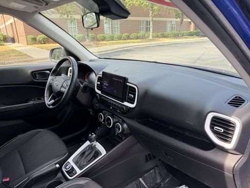 Used 2024 Hyundai Venue Limited FWD image 34