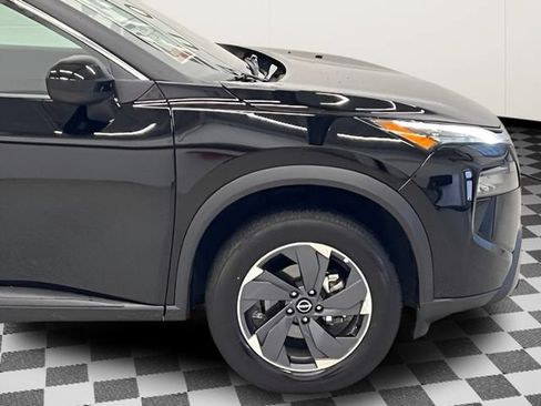 Used 2025 Nissan Rogue SV FWD image 8