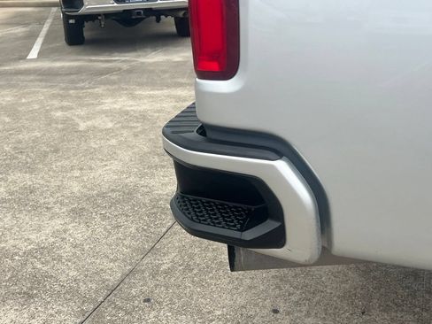 Used 2022 Chevrolet Silverado 3500 High Country w/ Technology Package AWD/4WD image 9