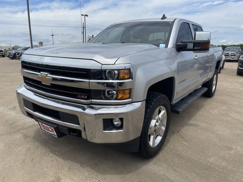 Used 2018 Chevrolet Silverado 2500 LTZ w/ Vortec Plus Package AWD/4WD image 8