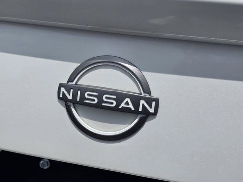 Used 2024 Nissan Versa SR FWD image 31