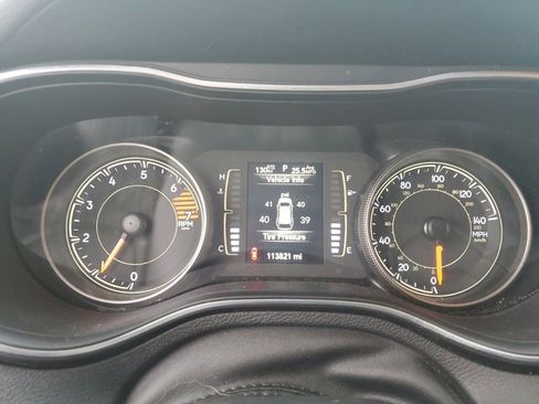 Used 2019 Jeep Cherokee Latitude Plus image 11