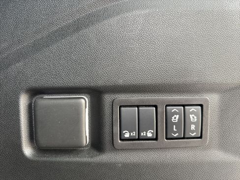 Used 2025 GMC Yukon AT4 Ultimate AWD/4WD image 41
