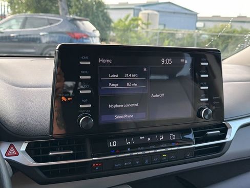 Certified 2024 Toyota Sienna XLE FWD image 28