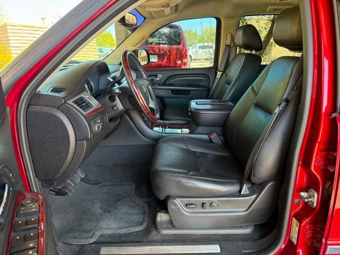 Used 2013 Cadillac Escalade AWD image 24