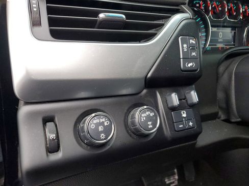 Used 2017 Chevrolet Suburban LT w/ LT Signature Package image 10