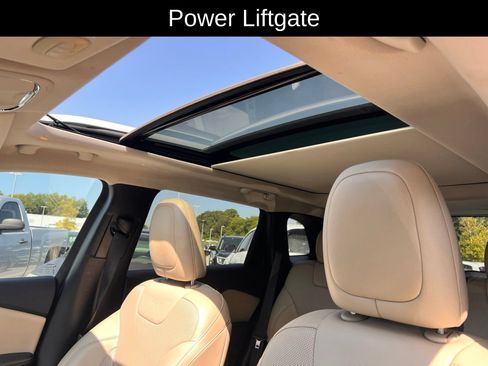 Used 2016 Jeep Cherokee Limited w/ Luxury Group FWD image 15