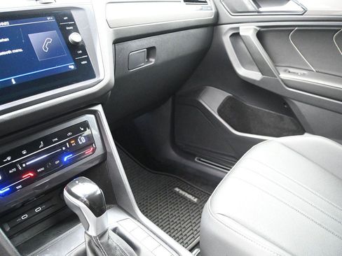 Used 2024 Volkswagen Tiguan SE R-Line AWD/4WD image 4