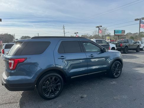 Used 2019 Ford Explorer XLT w/ Equipment Group 202A image 6