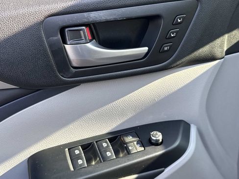 Used 2018 Toyota Highlander Limited Platinum AWD/4WD image 19