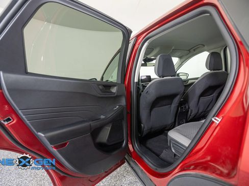 Used 2022 Ford Escape SE w/ SE Sport Appearance Package FWD image 29