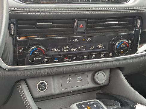 Used 2022 Nissan Rogue SL w/ SL Premium Package image 25