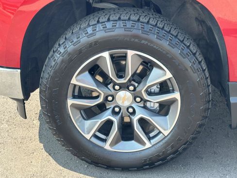Certified 2024 Chevrolet Silverado 1500 LT w/ Z71 Off-Road Package AWD/4WD image 8