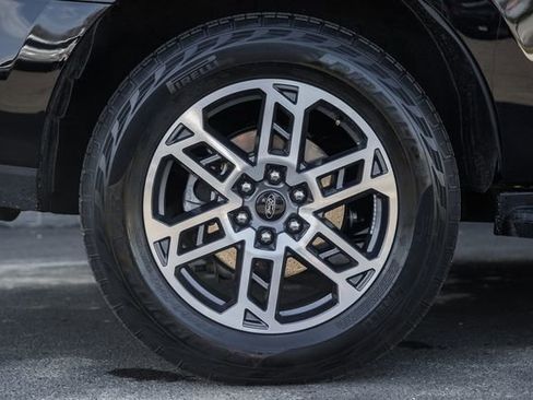 Used 2025 Ford Expedition Active image 28