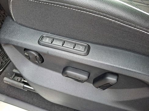 Used 2025 Volkswagen Atlas SEL Premium R-Line image 12