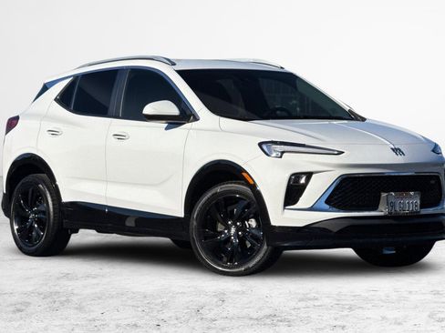 Used 2024 Buick Encore GX Sport Touring image 2