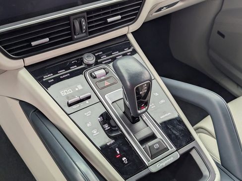 Used 2022 Porsche Cayenne S Platinum image 29