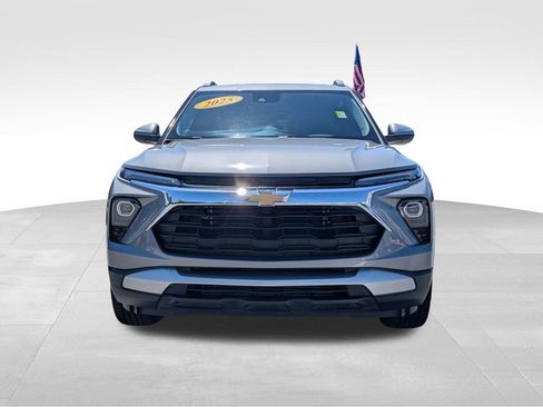 Used 2025 Chevrolet TrailBlazer LT w/ Convenience Package FWD image 9
