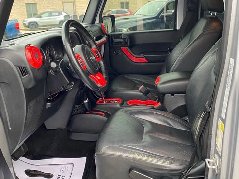 Used 2015 Jeep Wrangler Unlimited Sahara w/ Connectivity Group image 11