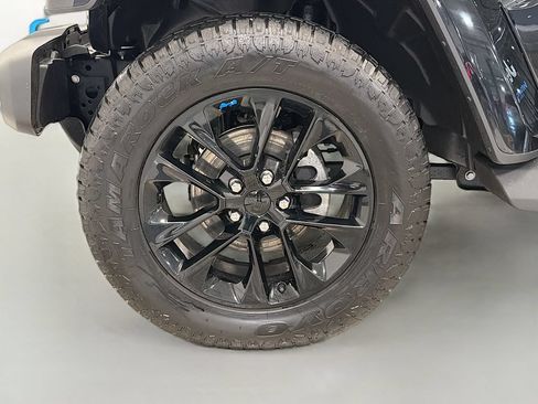 Used 2022 Jeep Wrangler Unlimited Sahara w/ Cold Weather Group AWD/4WD image 33