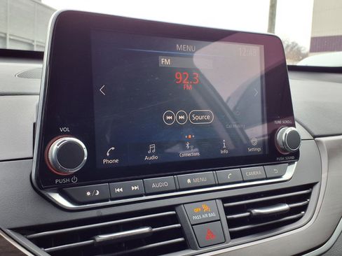 Used 2024 Nissan Altima 2.5 SV image 10