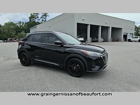 Used 2023 Nissan Kicks SR FWD image 17
