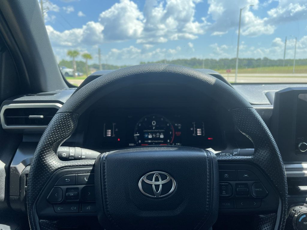 Used 2025 Toyota Tacoma SR5 AWD/4WD image 21