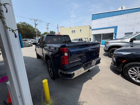 Used 2023 Chevrolet Silverado 1500 LT AWD/4WD image 3