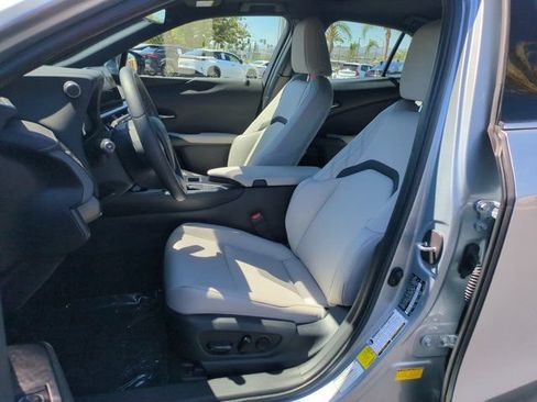 Used 2023 Lexus UX 250h FWD image 11