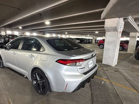 Used 2025 Toyota Corolla SE FWD image 3