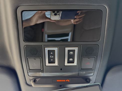 Certified 2025 Land Rover Defender 110 X-Dynamic SE AWD/4WD image 24