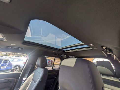 Used 2025 Land Rover Defender 110 S image 20